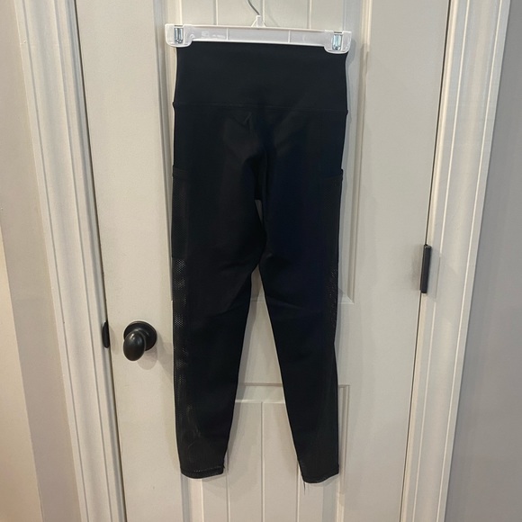 Aerie Offline Black Mesh Athletic Leggings - Picture 4 of 5